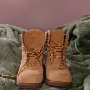 Tan Lace-Up Timberland Boots